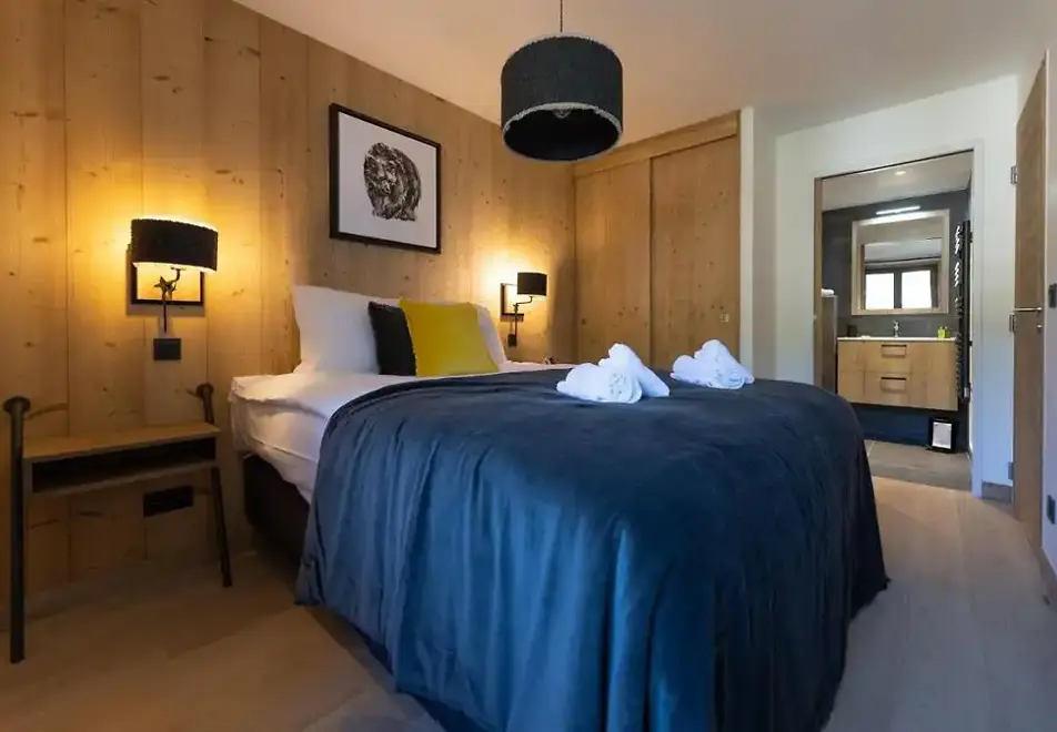 Cristal Lodge, Serre Chevalier (self catered apartments) - Typical double bedroom style