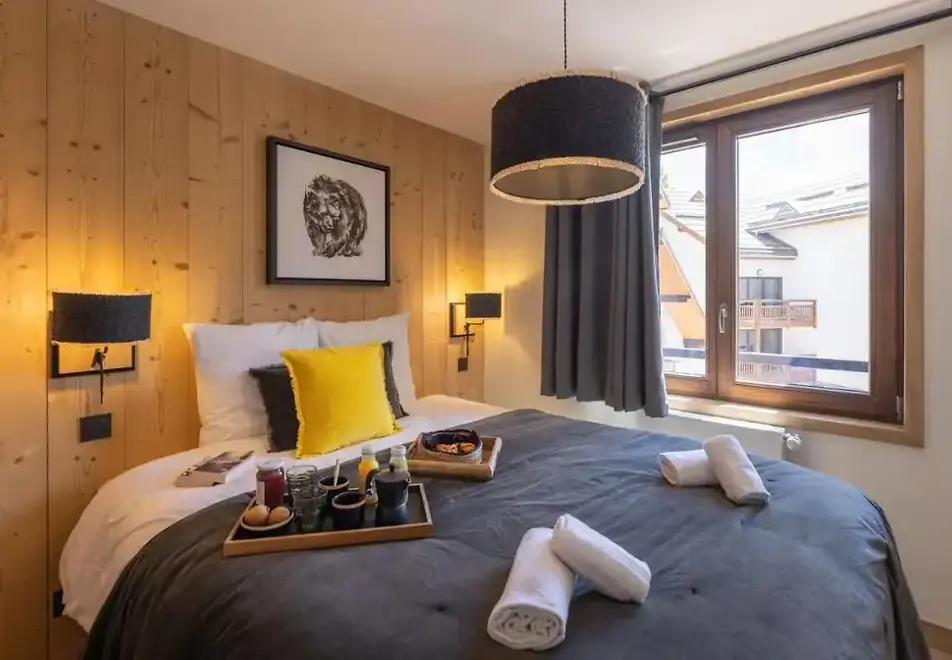 Cristal Lodge, Serre Chevalier (self catered apartments) - Typical double bedroom style