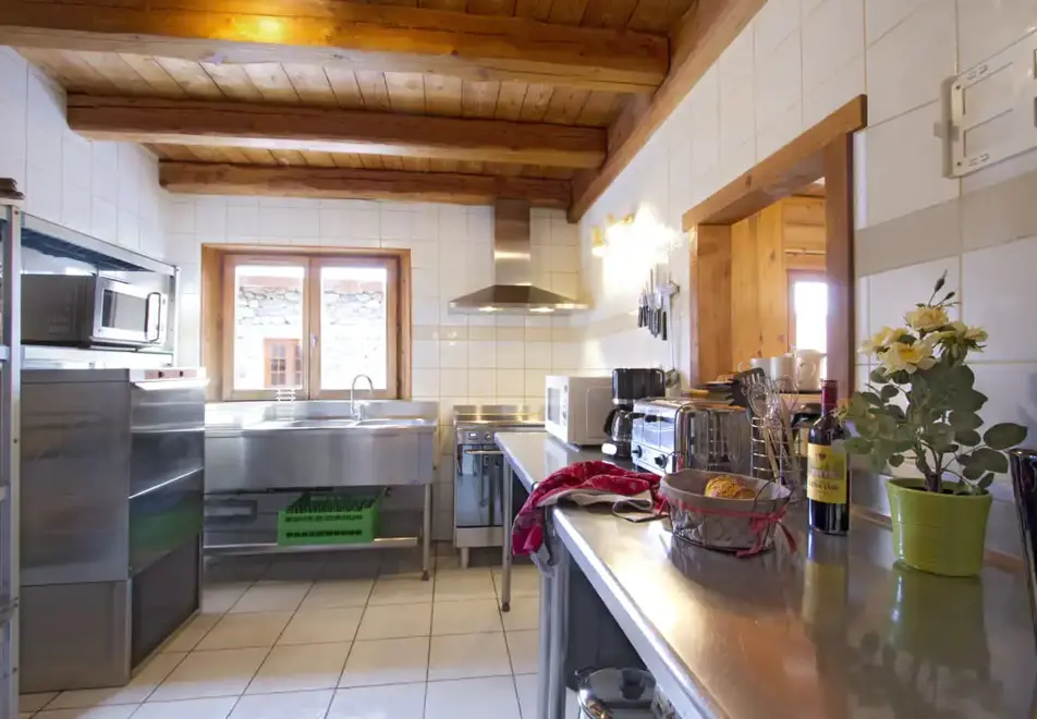 Chalet Chartreuse, Les Deux Alpes (self catered chalet) - Kitchen