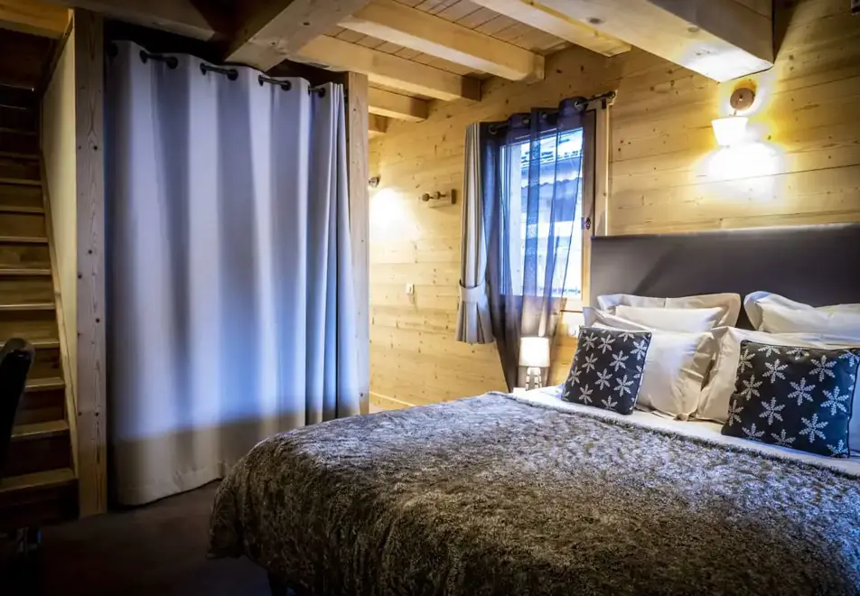 Chalet Pierre 1, Plagne 1800 (self catered chalet) - Double bedroom