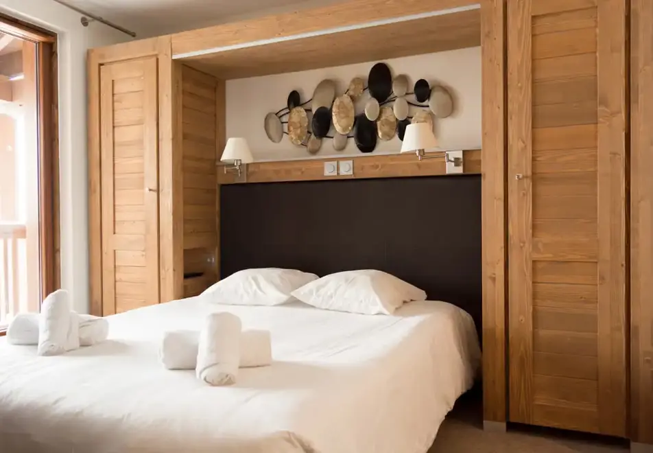 Koh i Nor, Val Thorens (hotel & apartments) - Apartment: Typical double bedroom style