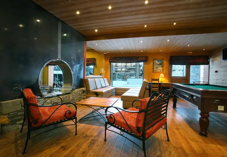 Cime des Arcs, Arcs 2000 (self catered apartments) - Reception lounge with pool table