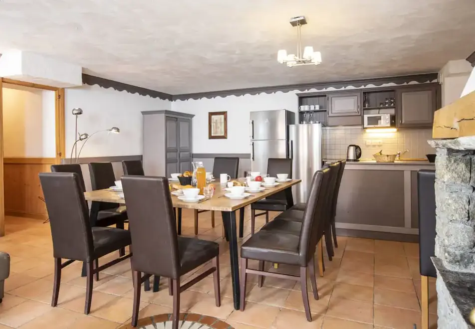 Plein Sud, Val Thorens (self catered apartments) - Typical 7 bed apartment style