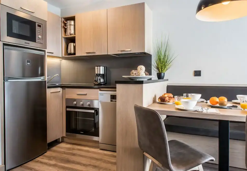 Village Montana, Val Thorens (self catered apartments) - Typical 1 bed alc Premier apartment style