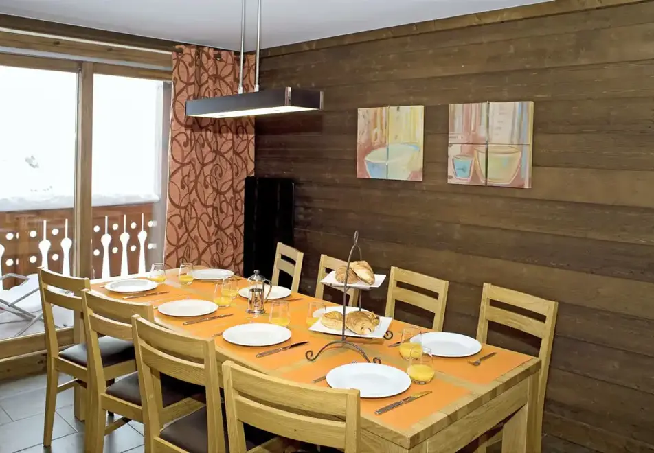 Village Montana, Val Thorens (self catered apartments) - Typical 4 bed duplex apartment style