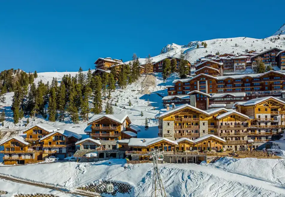 Hotel Carlina, Belle Plagne (hotel) - Carlina Hotel on right, Carlina Chalets/Apts on left