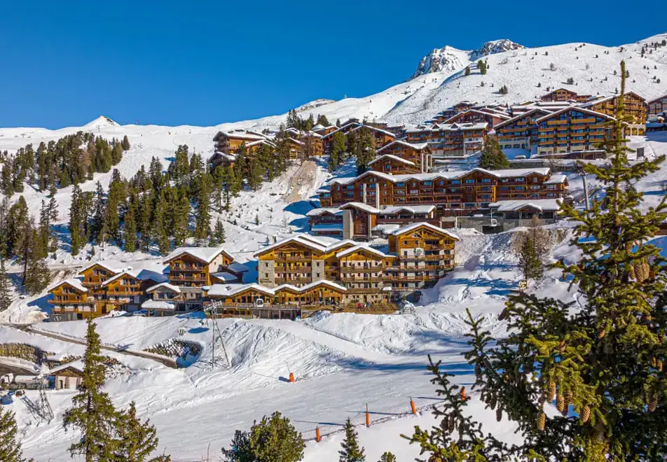Hotel Carlina, Belle Plagne (hotel) - Carlina Hotel on right, Carlina Chalets/Apts on left