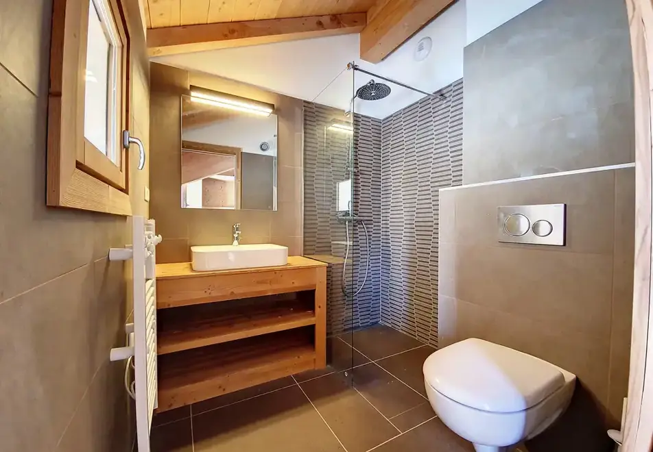 Chalet Rocher, Le Bettex (self catered chalet) - Shower room