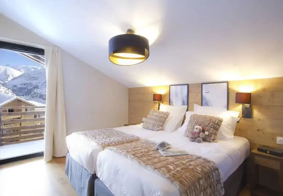 Eclose, Alpe d'Huez (self catered apartments) - Typical twin bedroom style