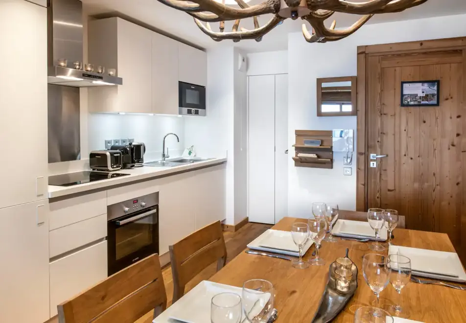 Whistler Lodge, Courchevel (self catered apartment) - Apartment B07