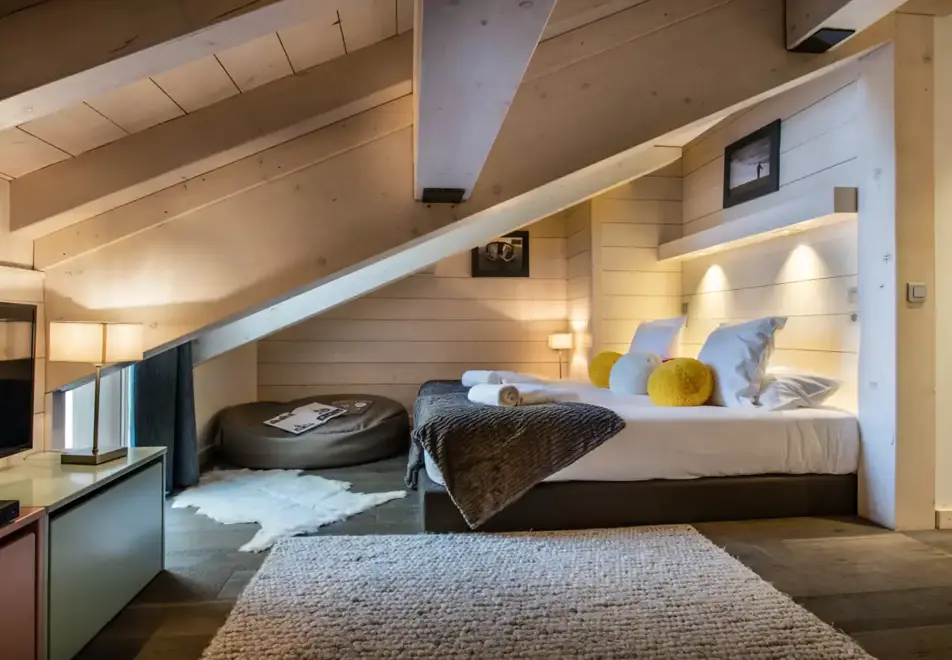 Whistler Lodge, Courchevel (self catered apartment) - Apartment B13