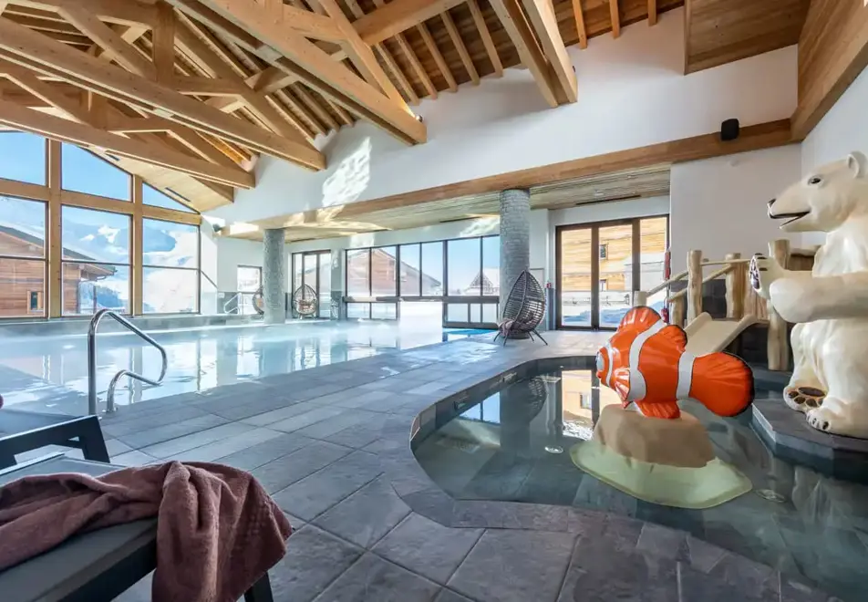 White Pearl, La Plagne (self catered apartments) - Indoor/outdoor pool with children's pool