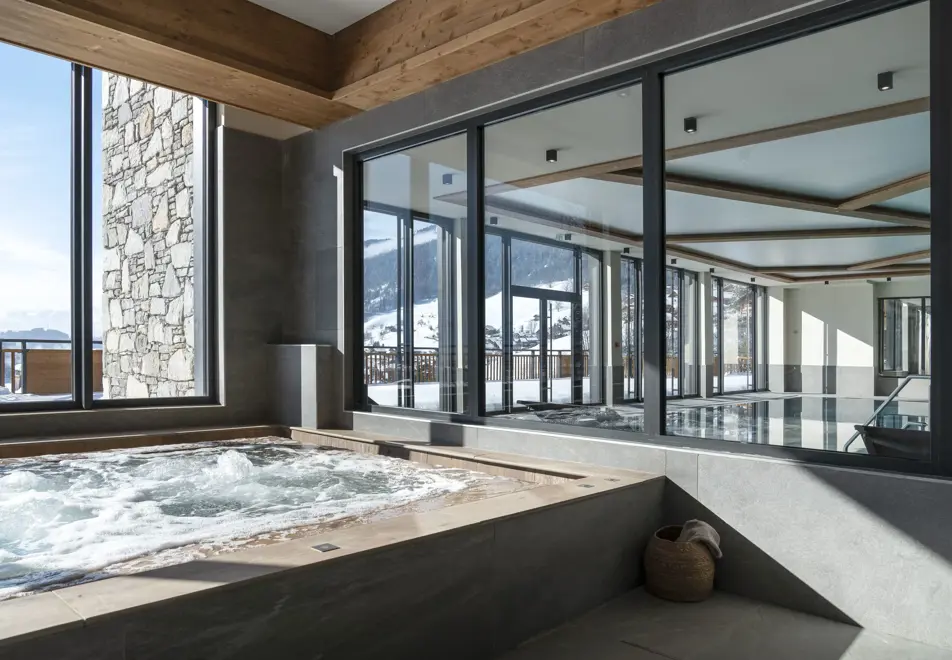 Chalets de Joy, Grand Bornand (self catered apartments) - Hot tub