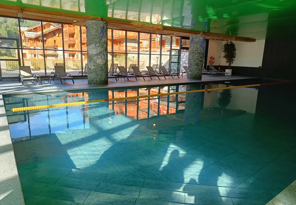 Les Chalets du Flambeau, Val Cenis (self catered apartments) - Indoor pool