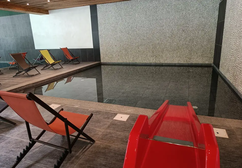 Les Chalets du Flambeau, Val Cenis (self catered apartments) - Kids pool with slide