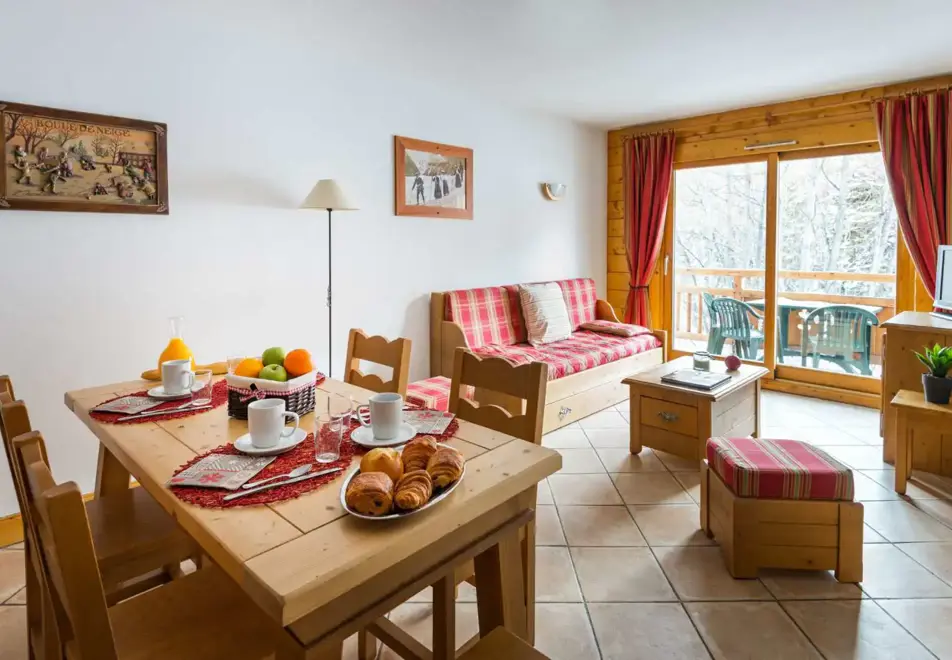 Le Hameau du Rocher Blanc, Serre Chevalier Chantemerle (self catered apartments) - Typical apartment style