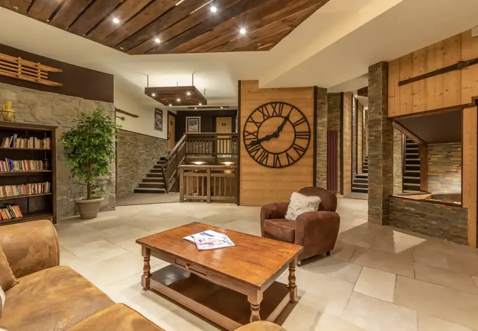 Chalet Val 2400, Val Thorens (self catered apartments) - Reception