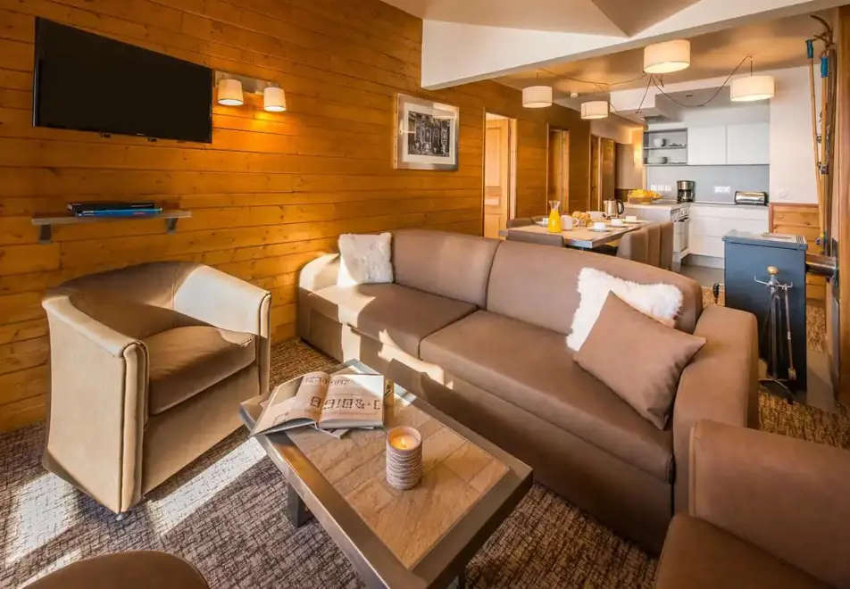 Chalet Val 2400, Val Thorens (self catered apartments) - Typical apartment for 8 style