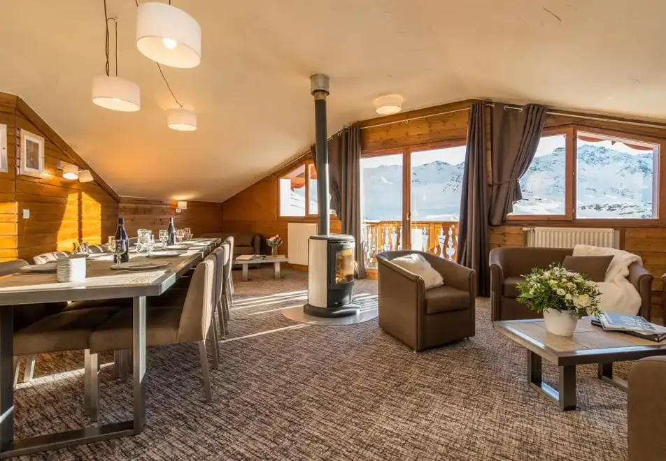 Chalet Val 2400, Val Thorens (self catered apartments) - Typical apartment for 12 style
