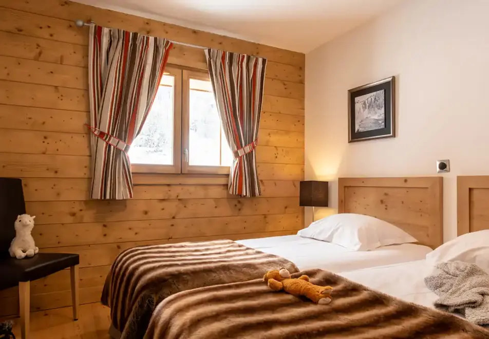 Lodge des Neiges, Tignes 1800 (self catered apartments) - Typical twin bedroom style