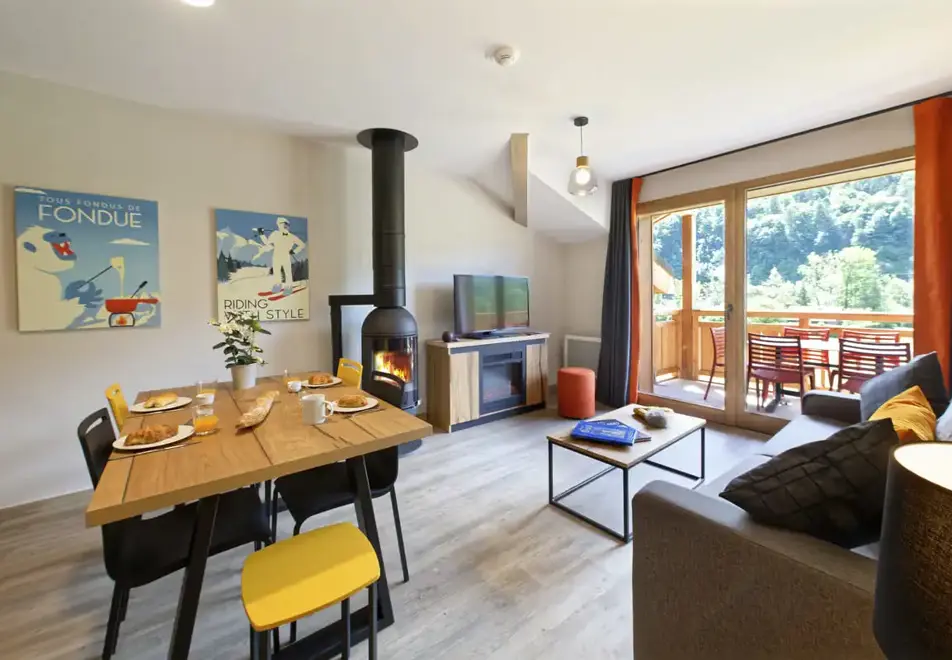 La Residence Club Samoens Village, Samoens (self catered apartments) - Typical 2 bed premium style apartment ©Clusesimages