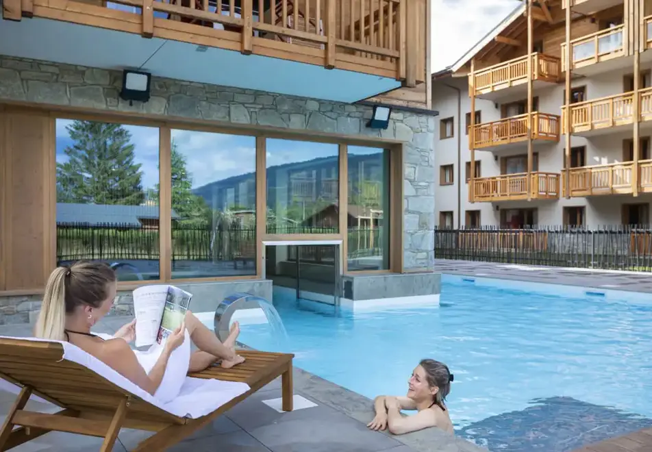 La Residence Club Samoens Village, Samoens (self catered apartments) - Indoor/outdoor pool (©Manureyboz)