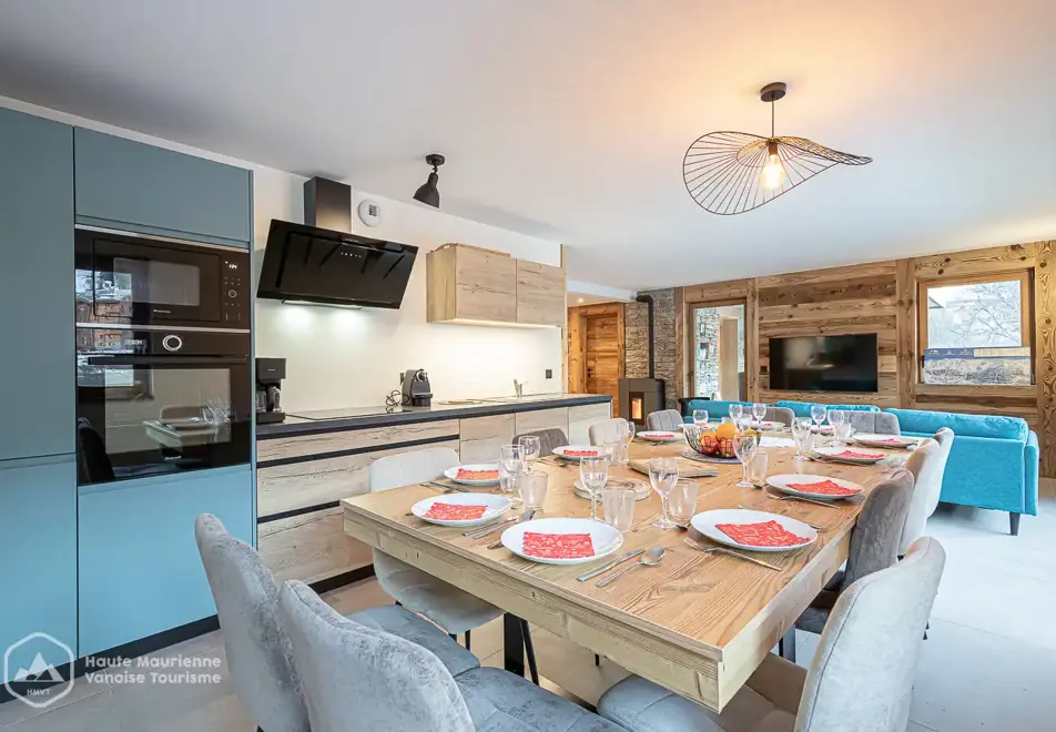 Chalet Arcelle, Val Cenis (self catered chalet) - Open plan kitchen and living area