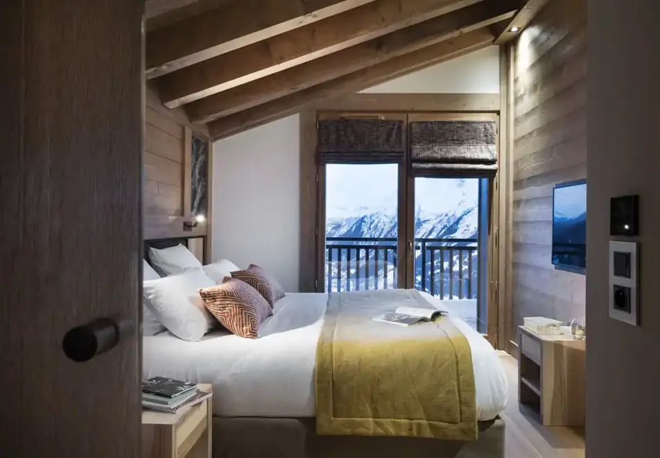 Alpen Lodge, La Rosiere (self catered apartments & hotel) - Typical bedroom style