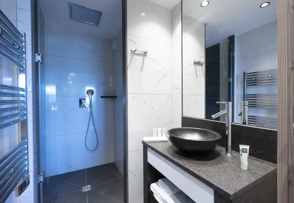 Alpen Lodge, La Rosiere (self catered apartments & hotel) - Typical suite junior prestige style