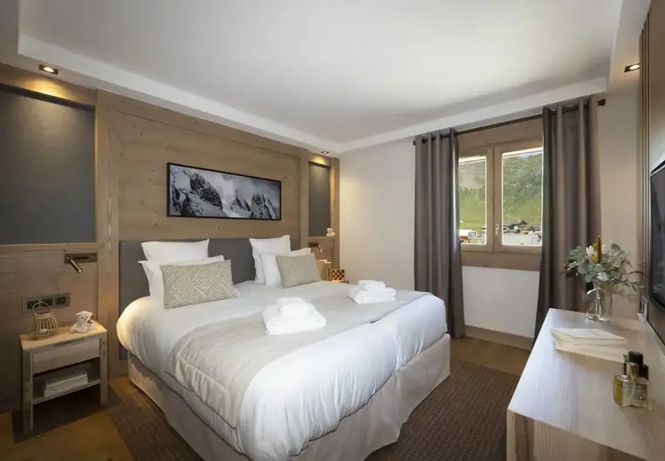 Alpen Lodge, La Rosiere (self catered apartments & hotel) - Typical family suite style