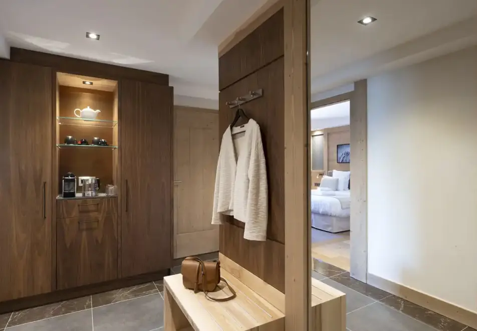 Alpen Lodge, La Rosiere (self catered apartments & hotel) - Typical family suite style