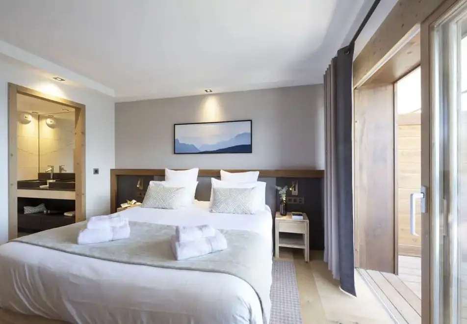 Alpen Lodge, La Rosiere (self catered apartments & hotel) - Typical suite junior prestige style