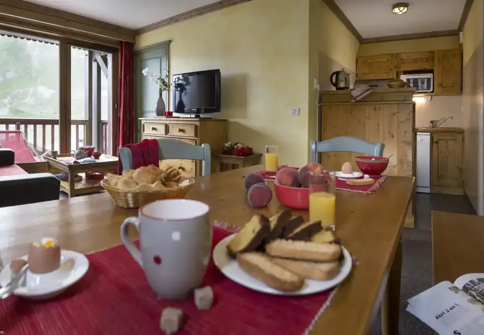 Village Montana, Tignes le Lac (self catered apartments) - Typical 4 person apartment style