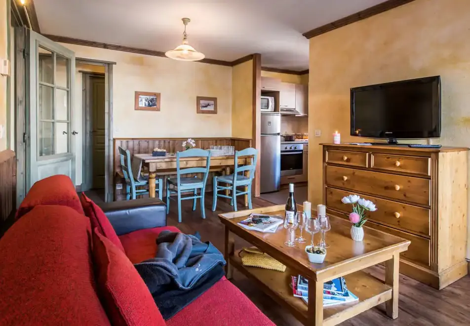 Village Montana, Tignes le Lac (self catered apartments) - Typical 6 person apartment style
