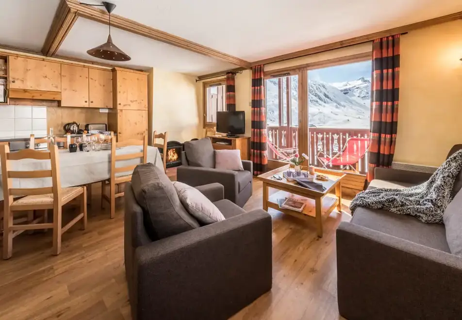 Village Montana, Tignes le Lac (self catered apartments) - Typical 8 person apartment style