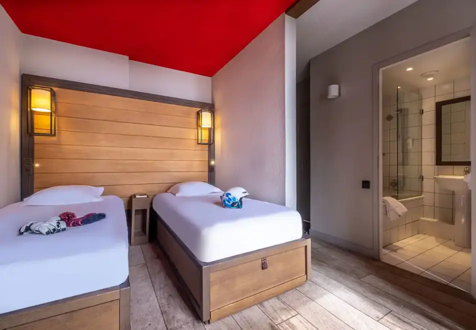 Club Val Claret, Tignes Val Claret (all inclusive hotel) - Typical hotel room style