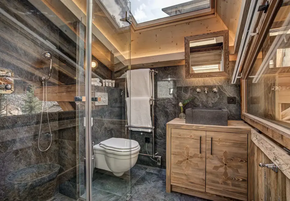 Chalet Alaska, Chamonix (self catered chalet) - Shower room (©Adam Johnston)