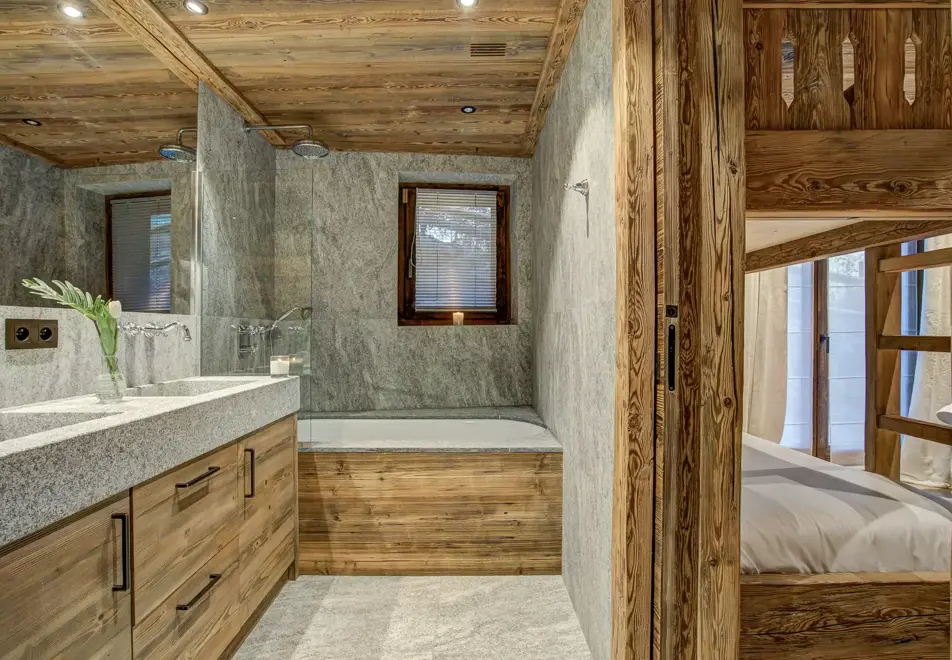 Chalet Alaska, Chamonix (self catered chalet) - Bathroom (©Adam Johnston)
