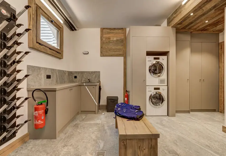 Chalet Azurite, Chamonix (self catered chalet) - Ski room (©Adam Johnston)