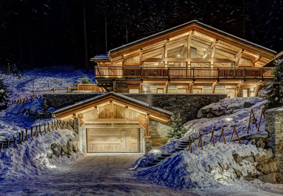 Chalet Azurite, Chamonix (self catered chalet) - Stunning winter location (©Adam Johnston)