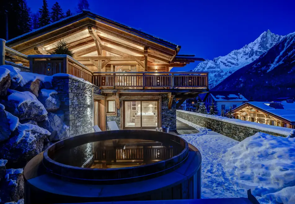Chalet Azurite, Chamonix (self catered chalet) - Stunning winter location (©Adam Johnston)