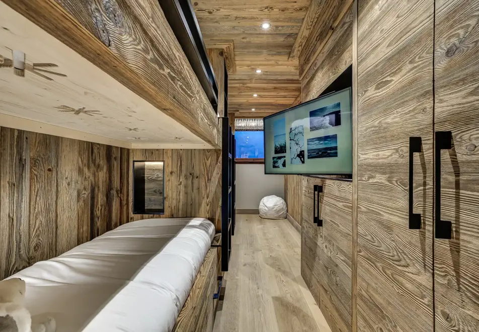 Chalet Azurite, Chamonix (self catered chalet) - Dormitory for 4 persons (©Adam Johnston)