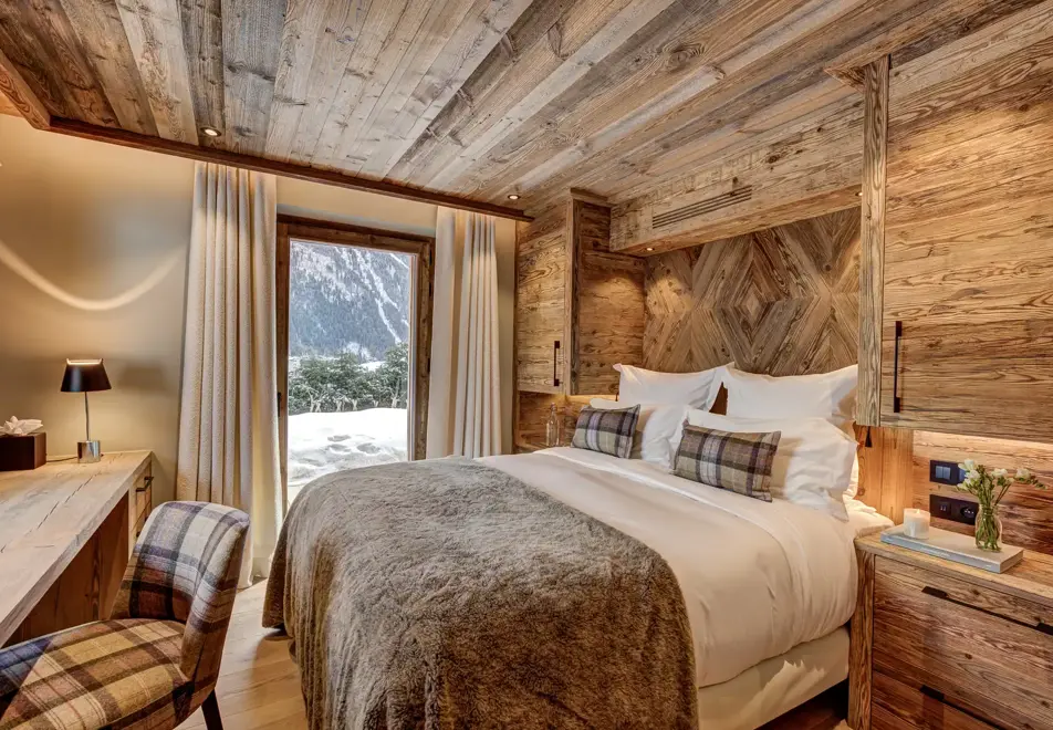Chalet Saphir, Chamonix (self catered chalet) - Double bedroom (©Adam Johnston)