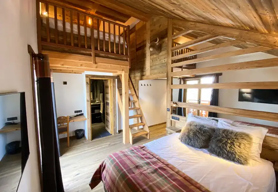 Cote Brune, Les 2 Alpes (hotel) - Typical family room style