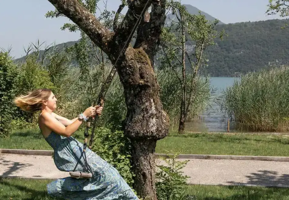 Villa Caroline, Lake Annecy - Large garden area