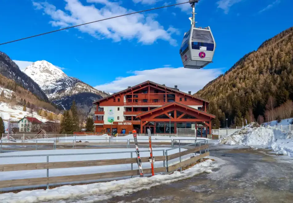 Les Portes du Mont Blanc, Vallorcine (self catered apartments) - Vallorcine gondola