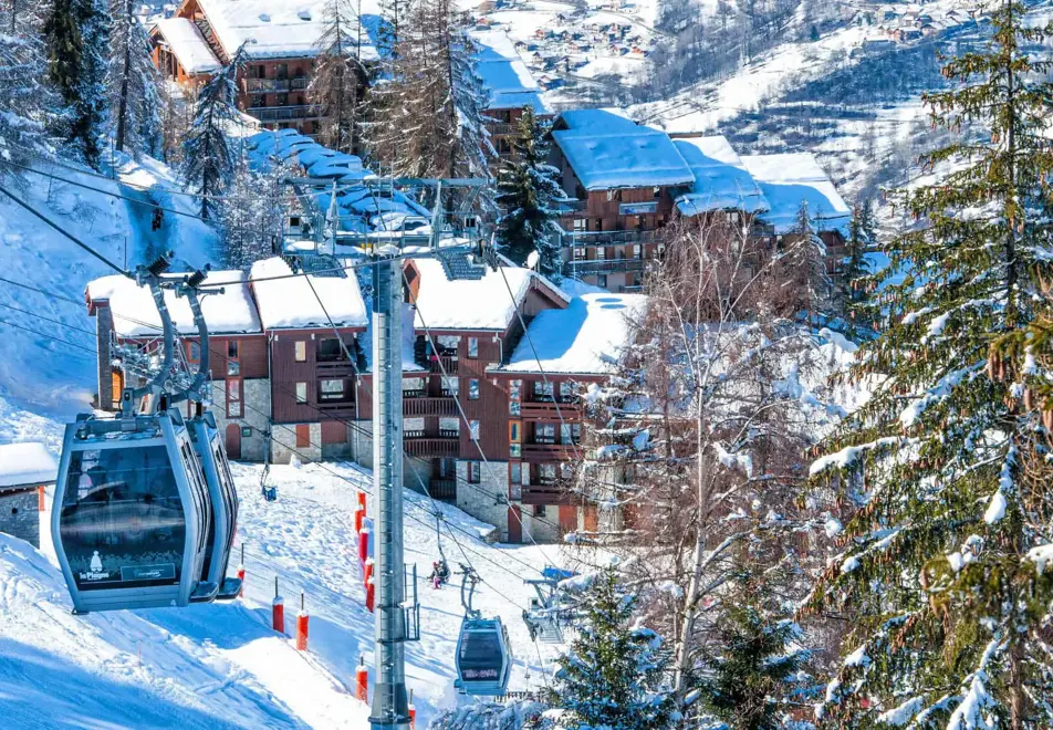 Les Chalets de Wengen, Les Coches (self catered apartments) - Good location for skiers