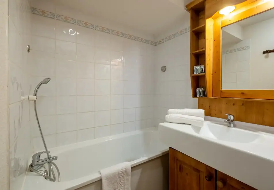 Les Balcons en Haut, Val Cenis (self catered apartments) - Typical 10 person apartment style