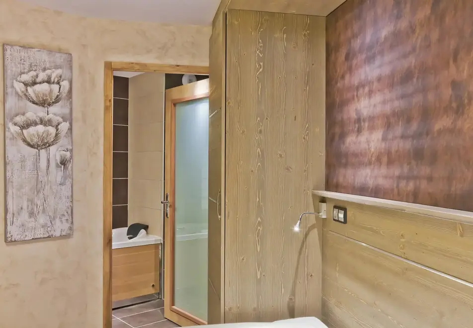 Les Balcons Platinium, Val Thorens (self catered apartment) - Typical apartment style