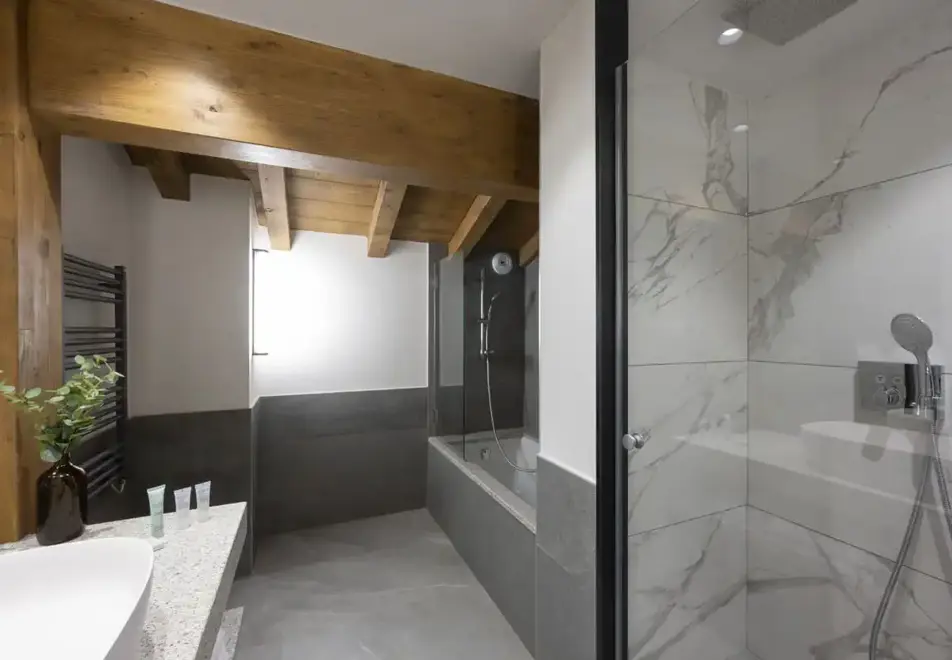 Laska, Les Contamines (self catered apartments) - Typical 4 bed prestige apartment style